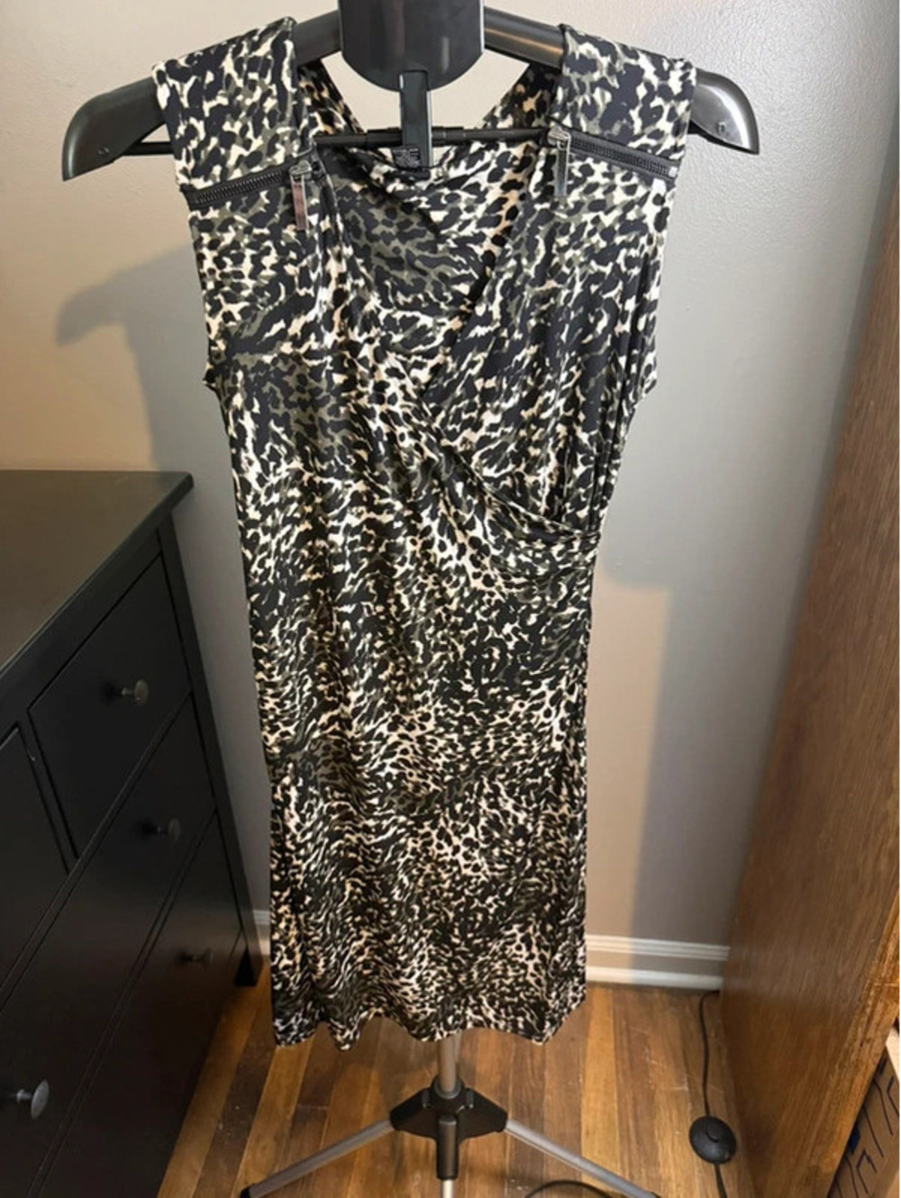 Alfani Women’s Animal Print Surplice Top Size S Zipper Shoulder Detail